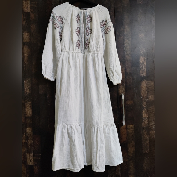 Women's Dress - Picture 4 of 11